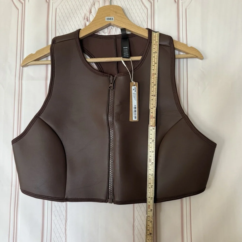 NWT SKIMS Rubberized Scuba SWIM Scoop Neck ZIPPER BIKINI TOP COCOA Sz 2X Fits L
